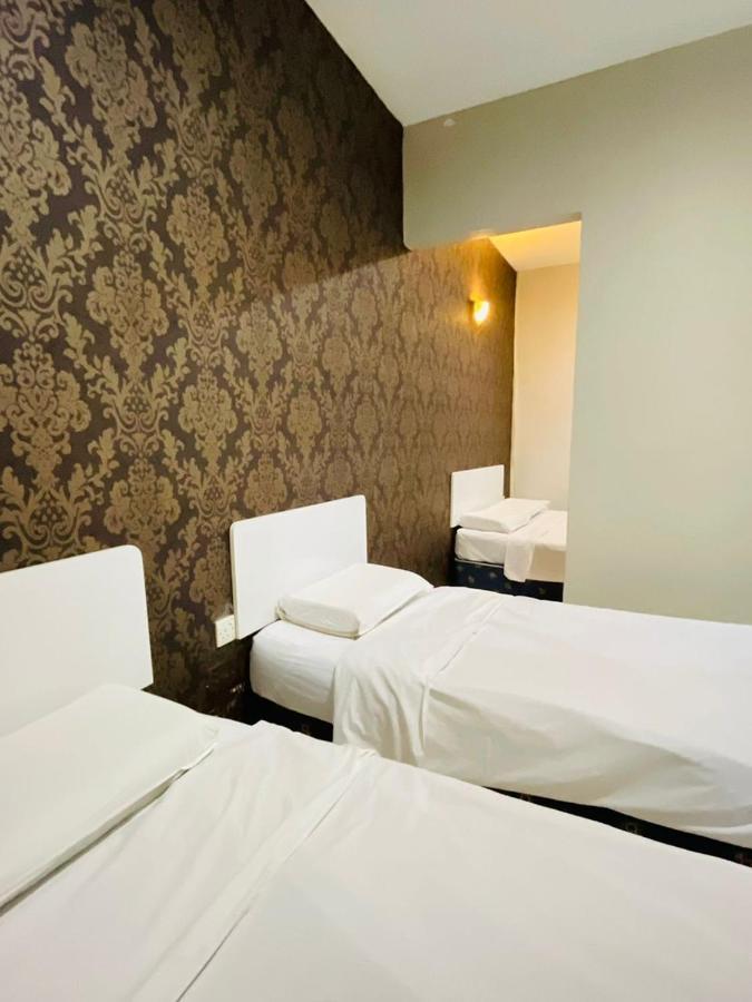 M Hotel Джохор Бахру Екстериор снимка