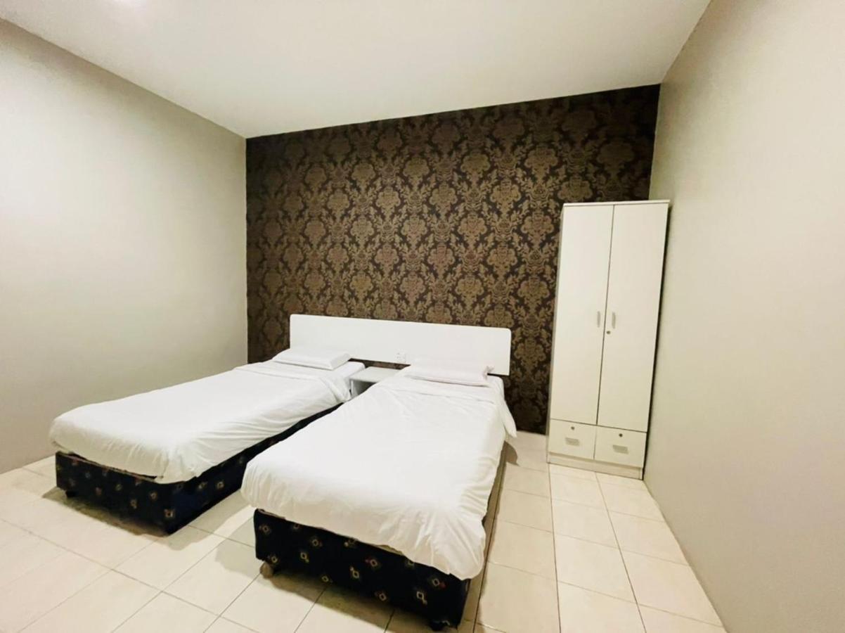 M Hotel Джохор Бахру Екстериор снимка