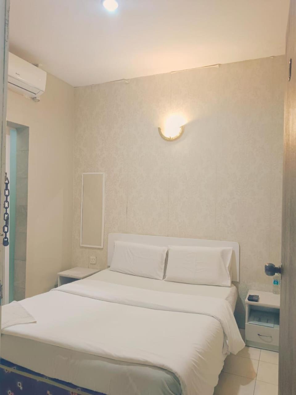 M Hotel Джохор Бахру Екстериор снимка