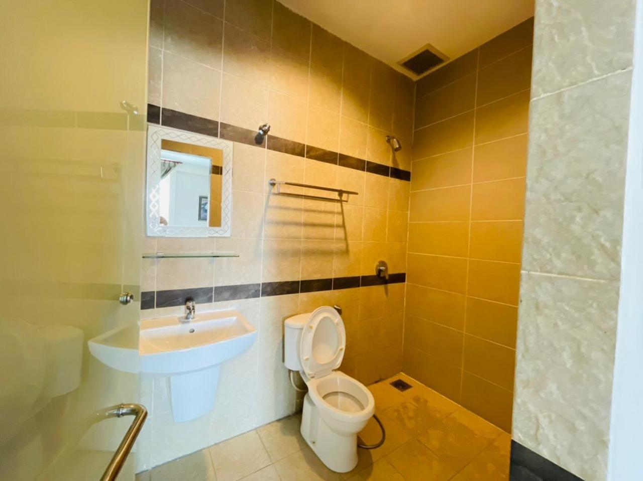 M Hotel Джохор Бахру Екстериор снимка